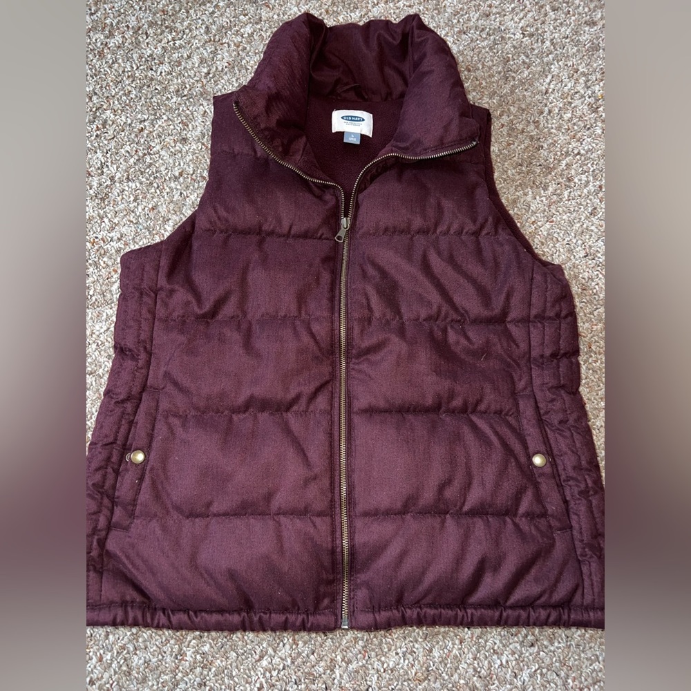 Old Navy fleece lined puffer vest